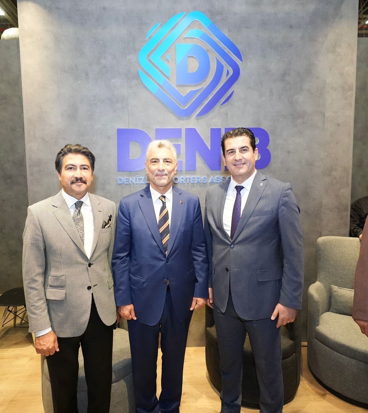 İl Başkanı G&uuml;ng&ouml;r, Bakan Bolat ile Denizlili firmaları fuarda ziyaret etti.
