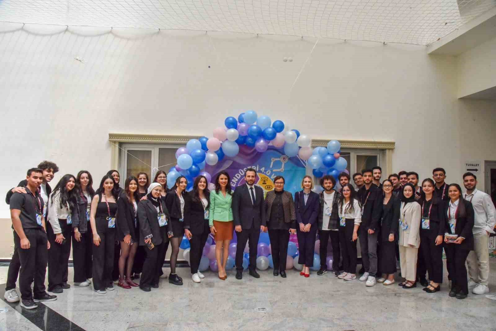 Dijital ve yapay zekanın &ouml;nemine değindiler
