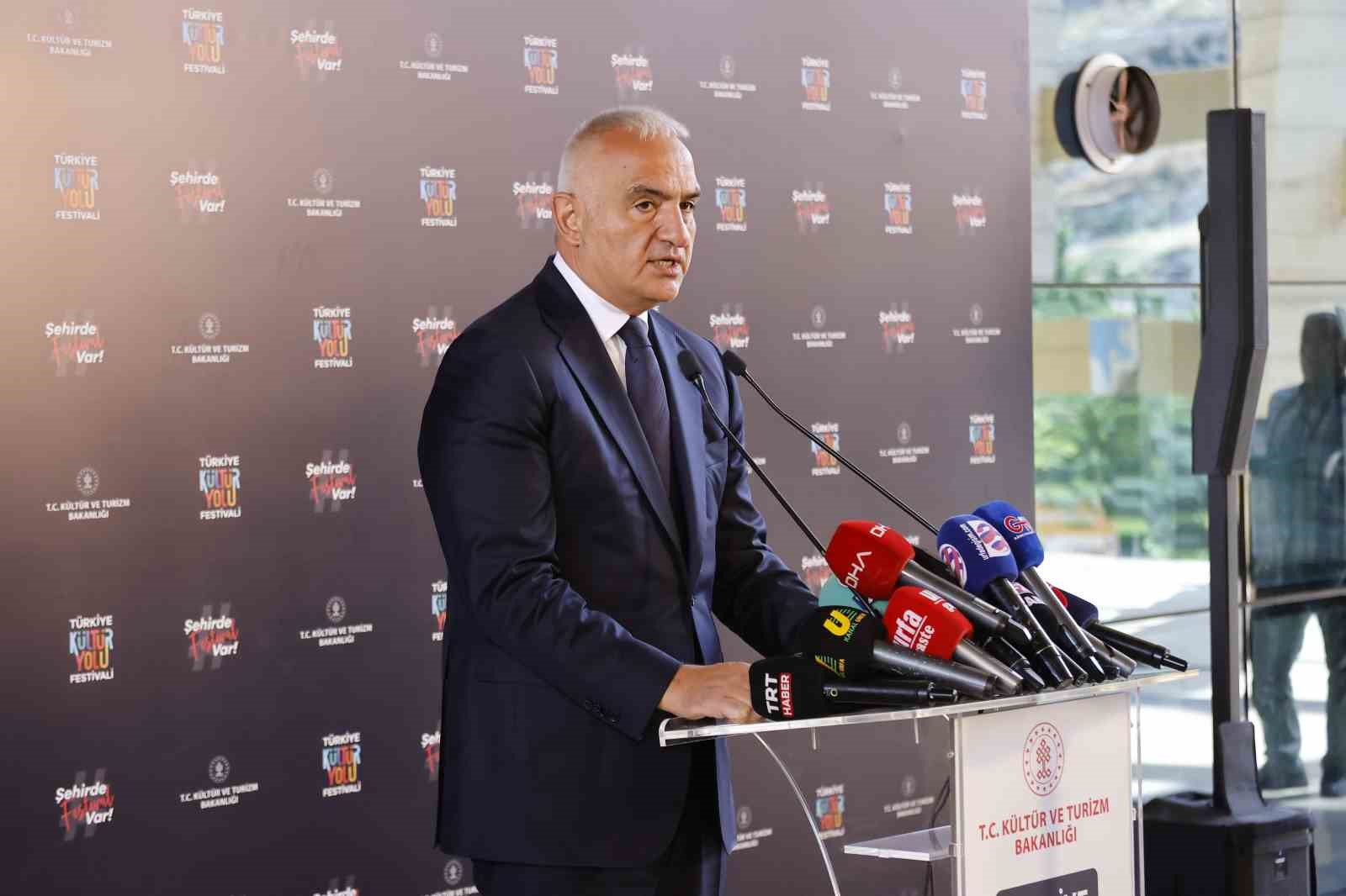 Bakan Ersoy, K&uuml;lt&uuml;r Yolu Festivali i&ccedil;in Şanlıurfa&rsquo;da
