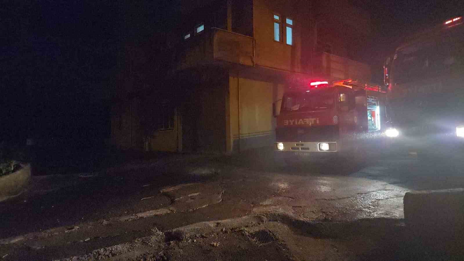 Ocakta unutulan yemek yangına sebep oldu
