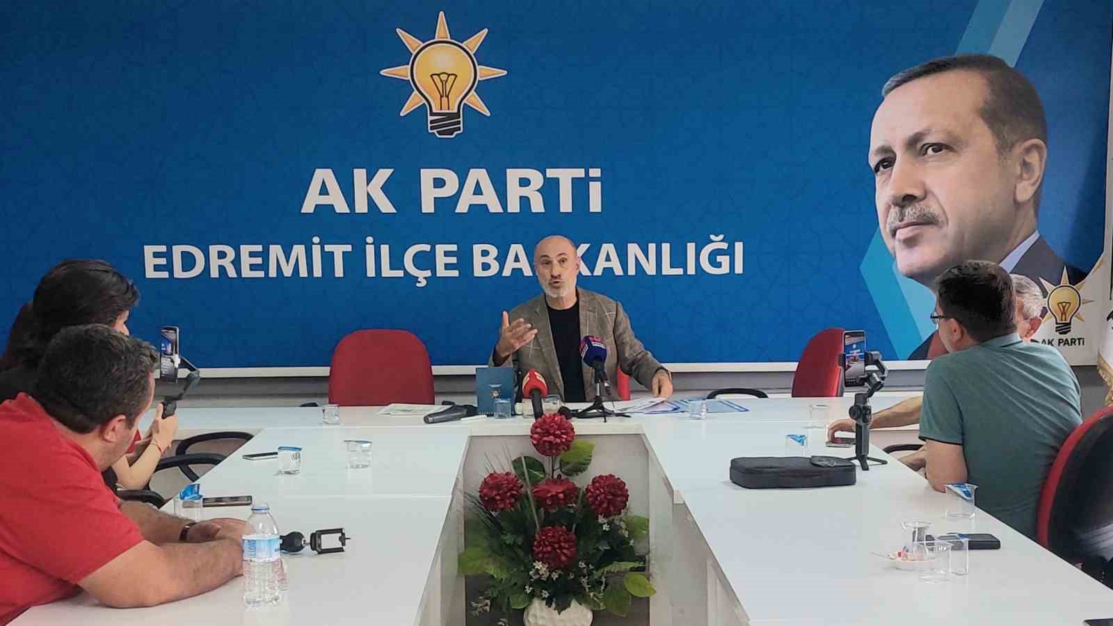 AK Parti Edremit İlçe Başkanı Murat Tuna: “Basından değil, konserler ve fuarlardan tasarruf edin”
