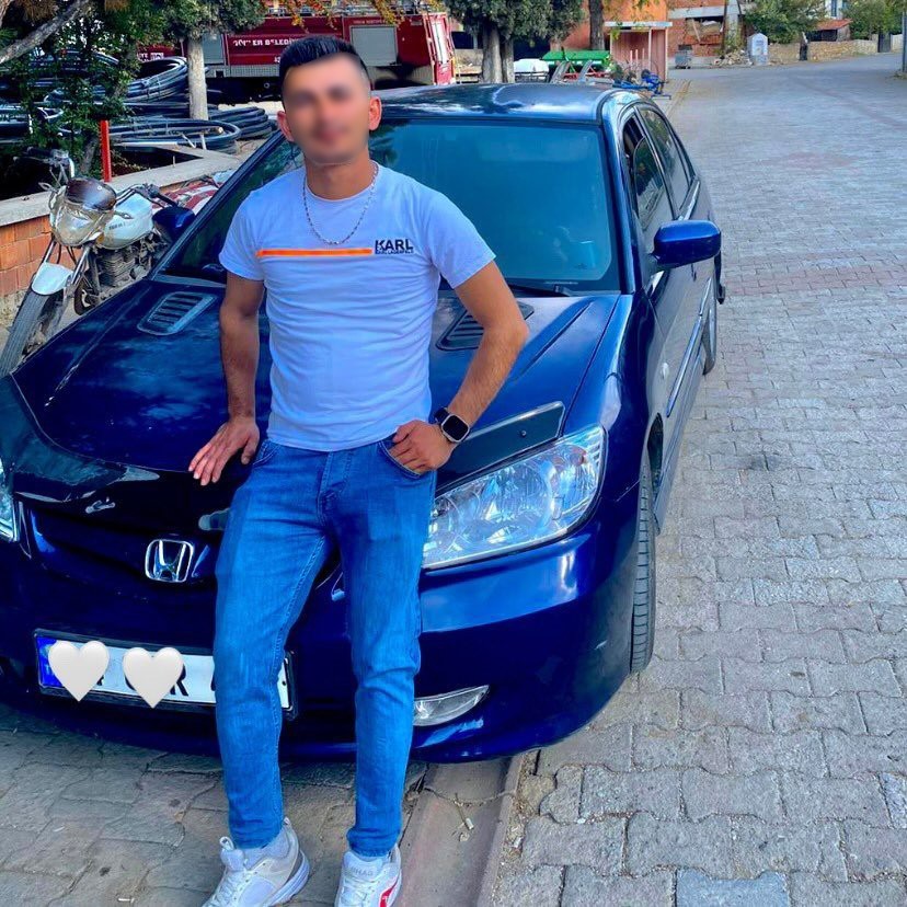 Gediz&rsquo;de yaşlı adam kamyonetin altında kaldı
