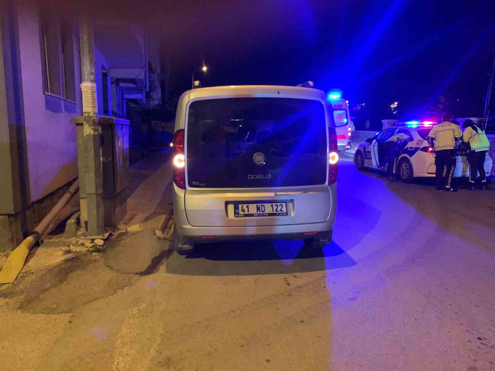 K&uuml;tahya&rsquo;da motosiklet ile ticari ara&ccedil; &ccedil;arpıştı: 1 yaralı

