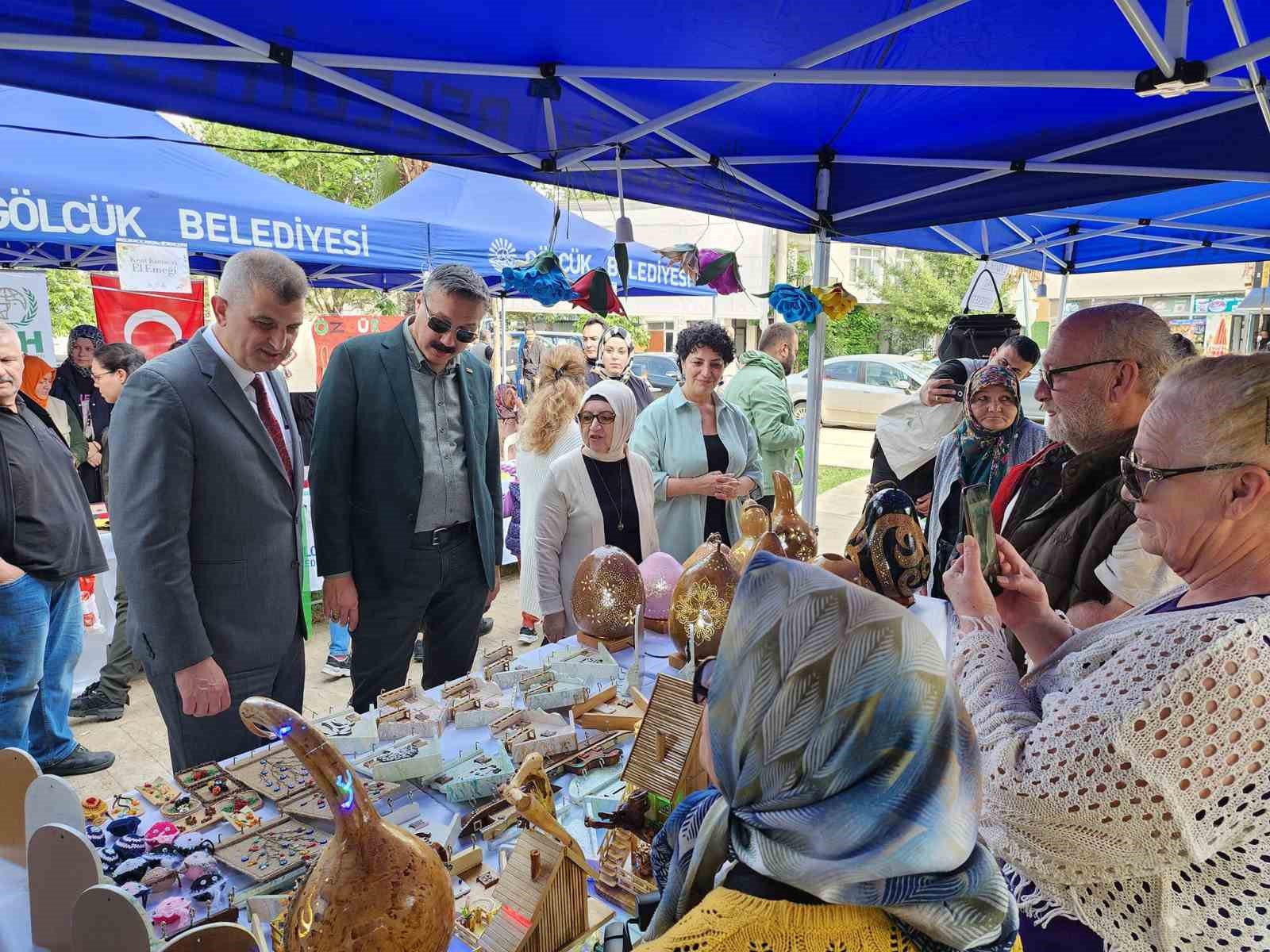 Kadınların el emeği ürünleri bahar şenliğinde stantlarda yerini aldı