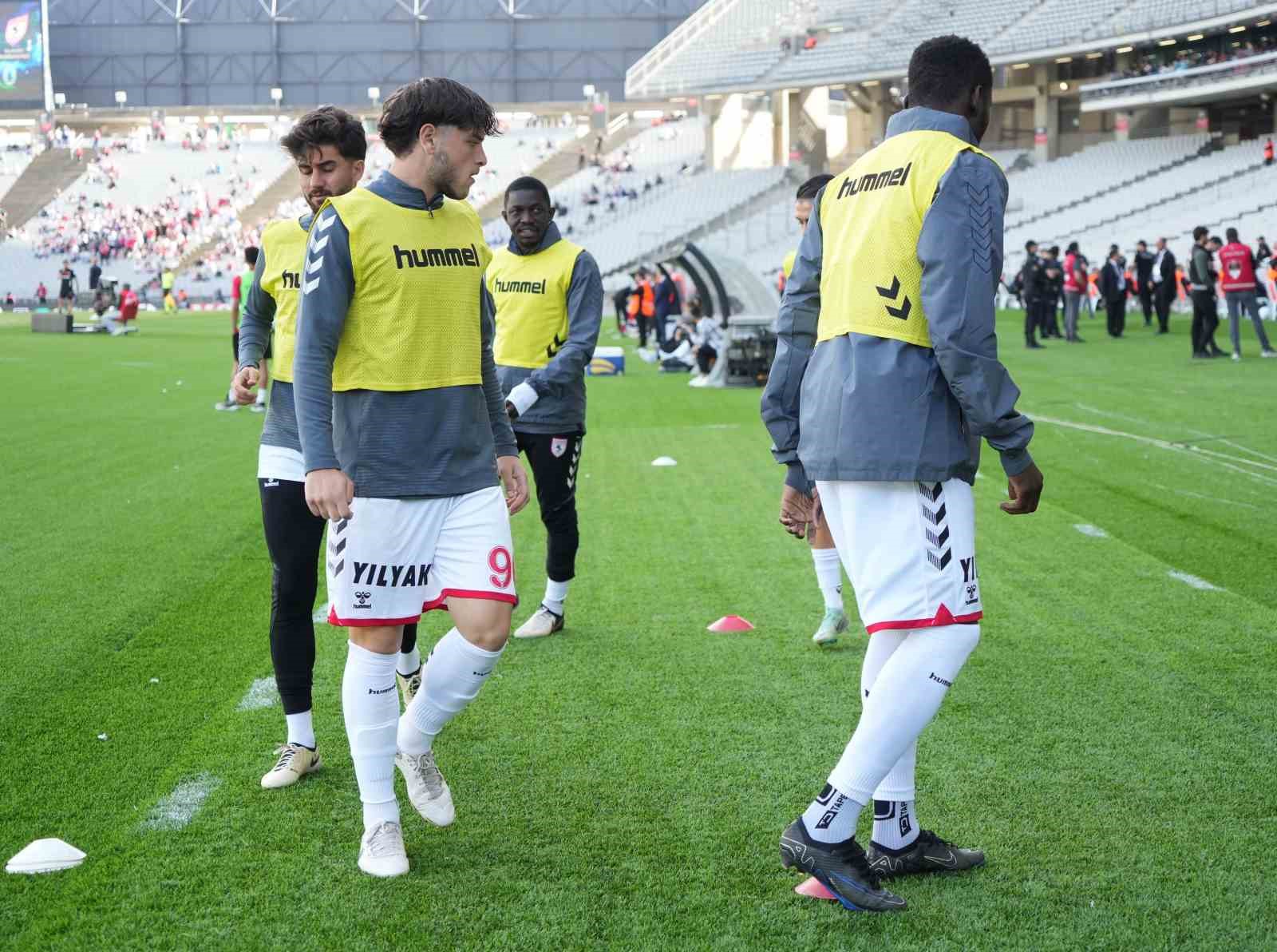 Trendyol Süper Lig: Fatih Karagümrük: 1 - Samsunspor: 0 (İlk yarı)