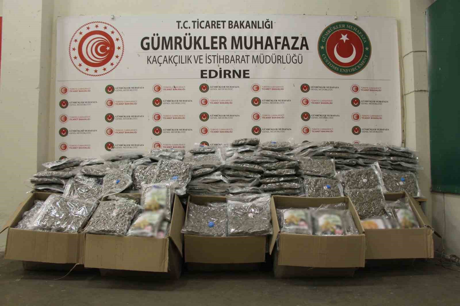 Ticaret Bakanlığı Gümrük Muhafaza ekipleri uyuşturucuya yönelik operasyonlarını sürdürüyor