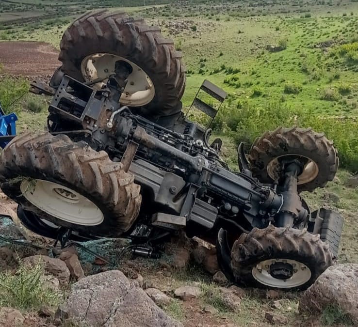 Tunceli’de traktör şarampole yuvarlandı: 1 yaralı
