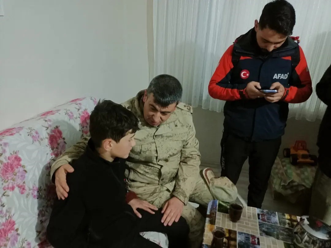 Refahiye&rsquo;de kaybolan &ccedil;ocuk AFAD ve jandarma ekiplerince bulundu
