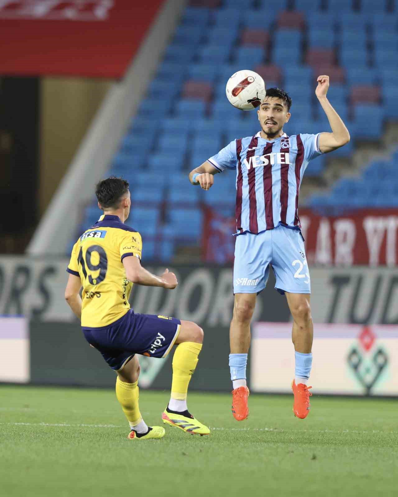 Trendyol Süper Lig: Trabzonspor: 0 - MKE Ankaragücü: 1 (İlk yarı)
