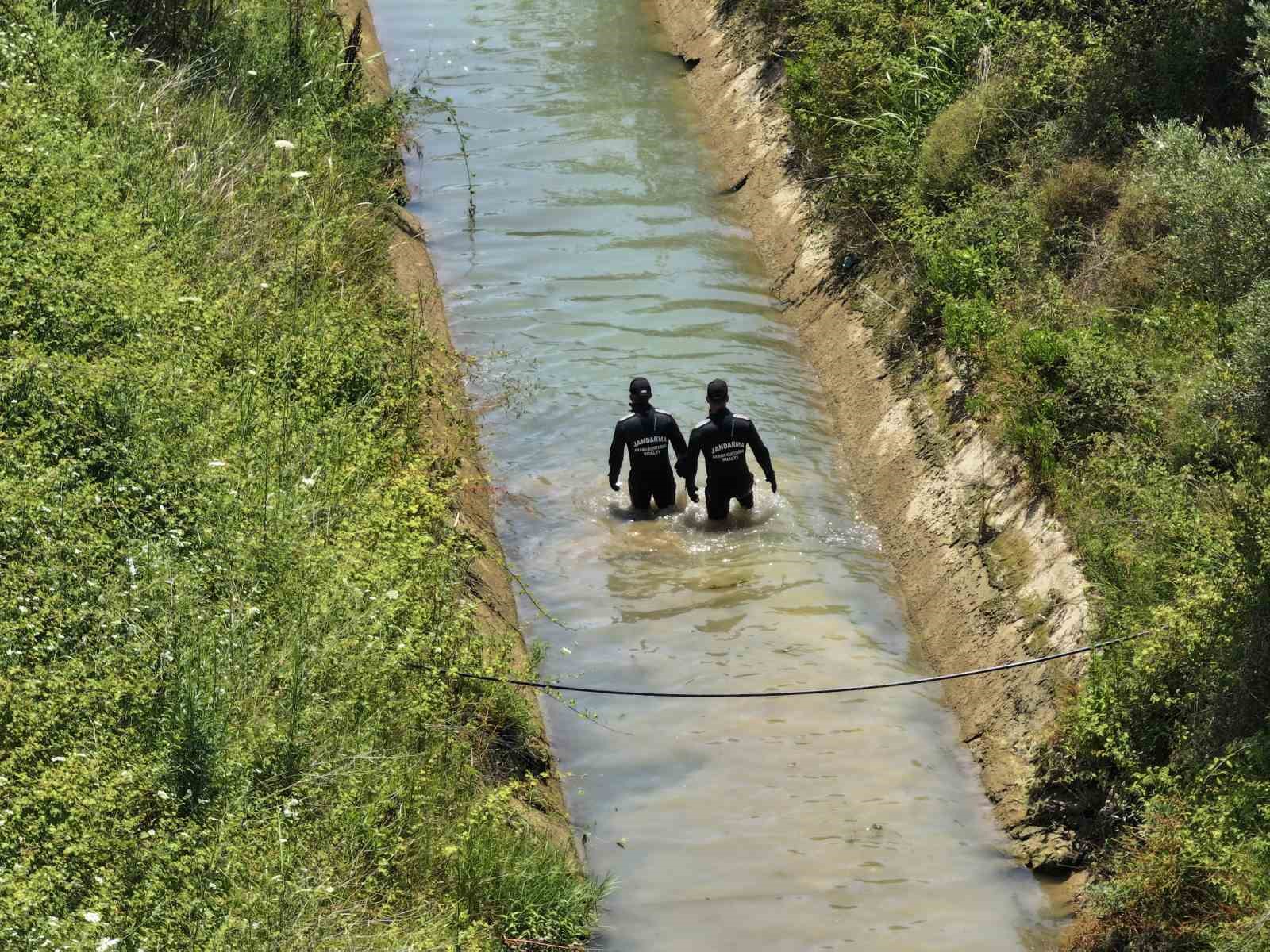 Antalya’da sulama kanalına uçan araçtaki kayıp çocuğun cansız bedenine ulaşıldı
