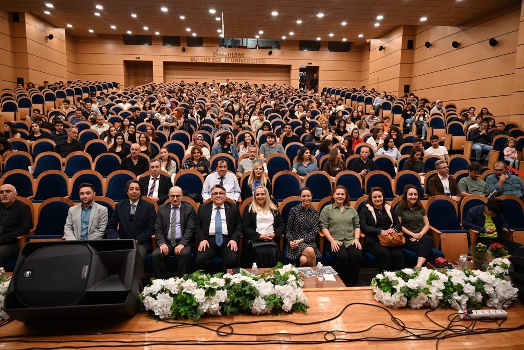 ZBE&Uuml;&rsquo;de Ger&ccedil;ekleştirilen Viyolonsel Konseri beğeni topladı
