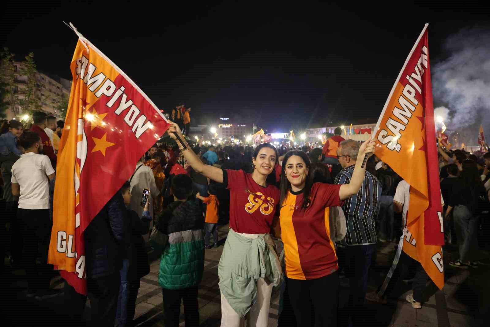 Elazığ’da Galatasaray taraftarlarının şampiyonluk coşkusu
