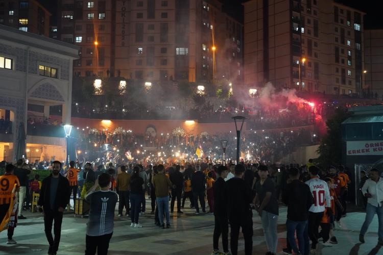 Diyarbakır, Şırnak ve Mardin&rsquo;de Galatasaray&rsquo;ın şampiyonluğu kutlandı
