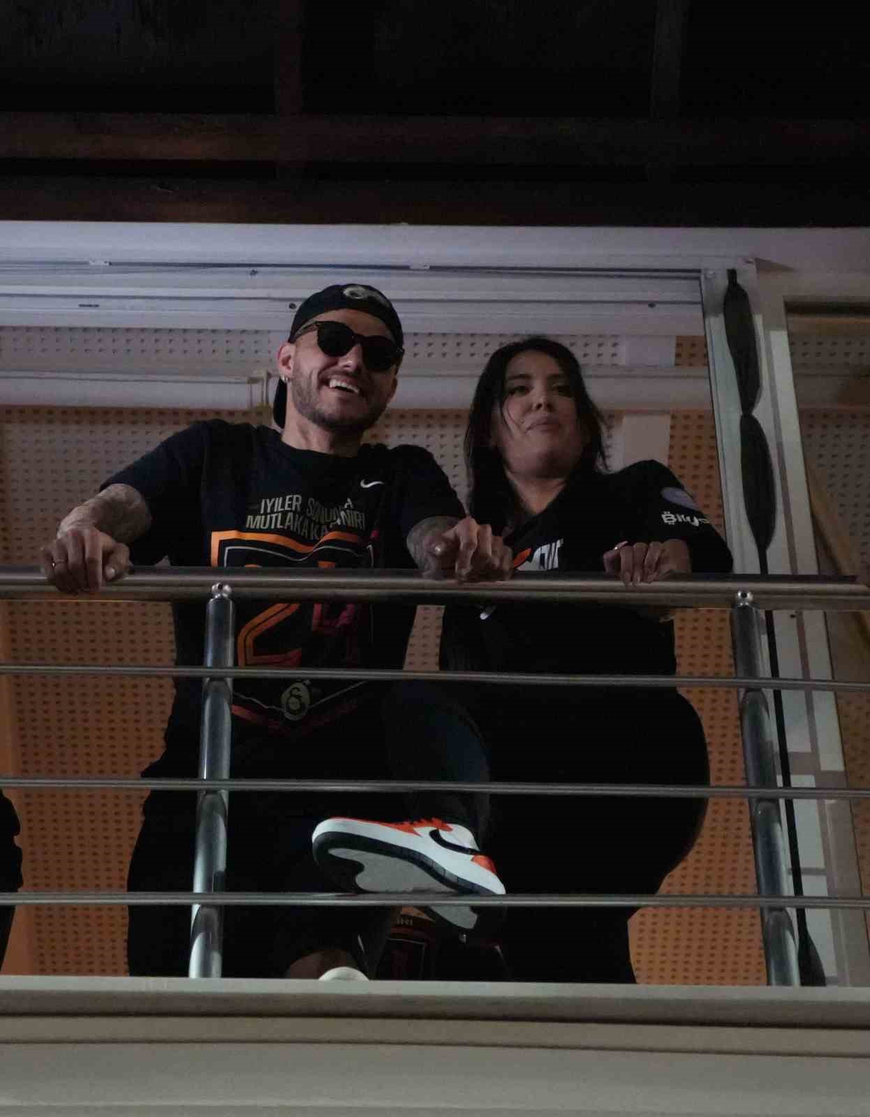 Şampiyon Galatasaray, Florya&rsquo;da taraftarlarıyla buluştu
