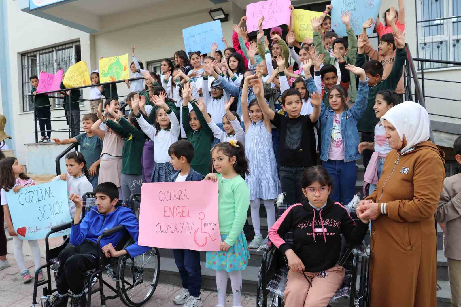 Minik &ouml;ğrencilerden engellilere yardım eli
