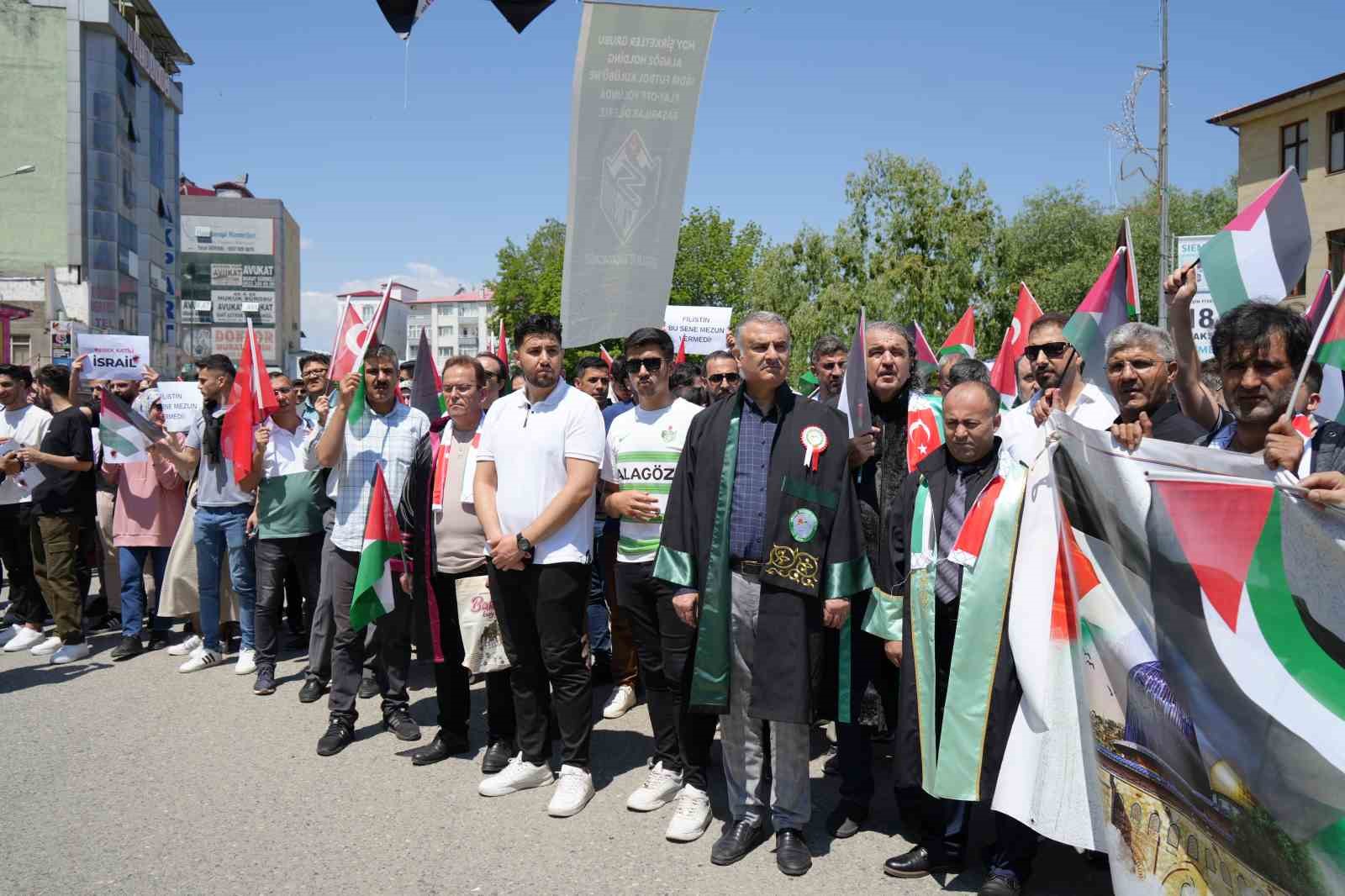 Üniversite öğrencilerinden  "Filistin" temalı mezuniyet yürüyüşü
