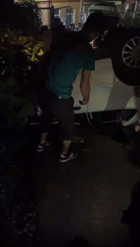 Rize&rsquo;de otomobil yama&ccedil;tan yuvarlandı: 1&rsquo;i ağır 4 yaralı
