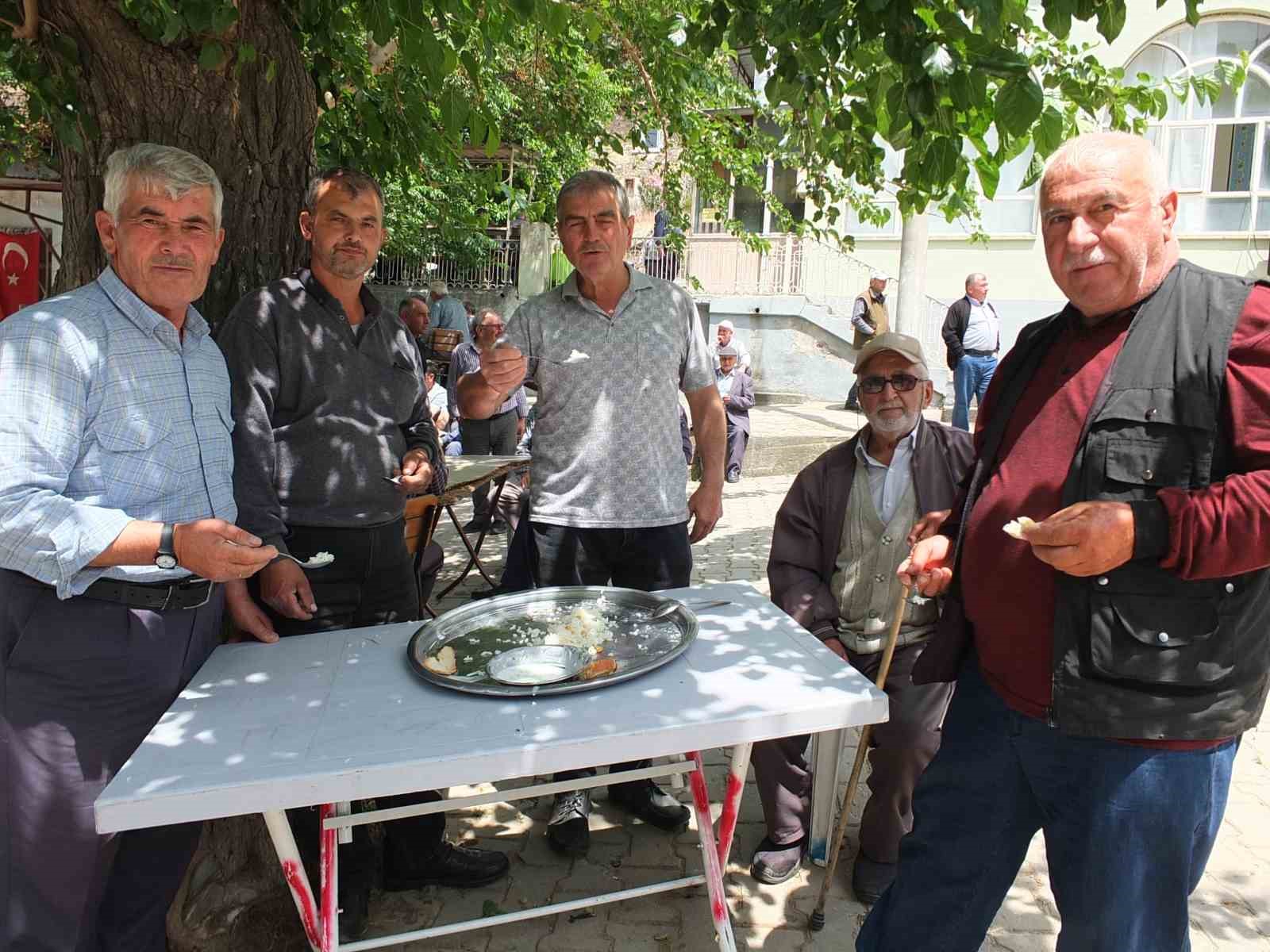 Balıkesir&rsquo;de &ccedil;ift&ccedil;i hayrı b&uuml;y&uuml;k ilgi g&ouml;rd&uuml;
