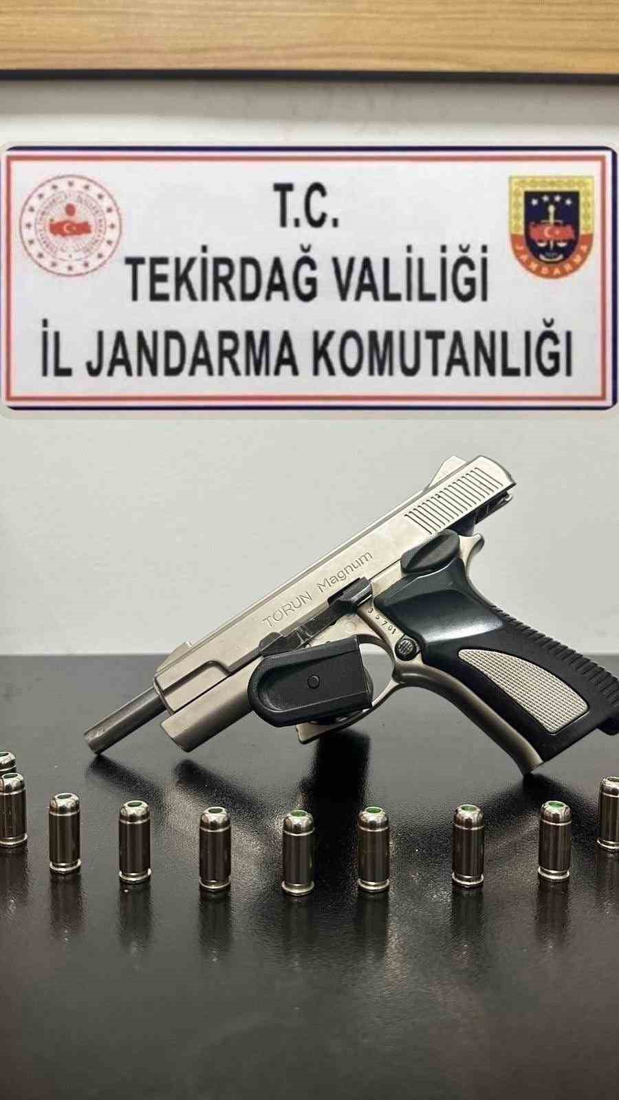 Tekirdağ&rsquo;da silah ve uyuşturucu operasyonunda 11 kişi yakalandı
