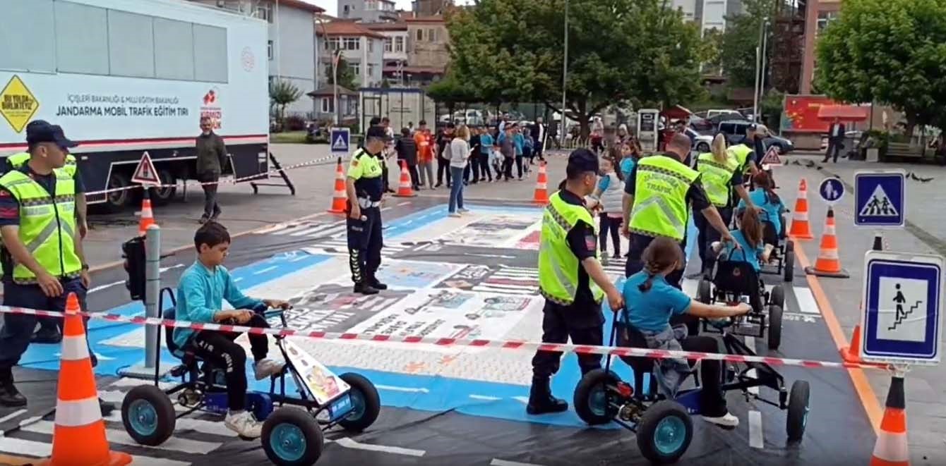 Alkol simülasyon gözlüğü takanlar komik anlara neden oldu
