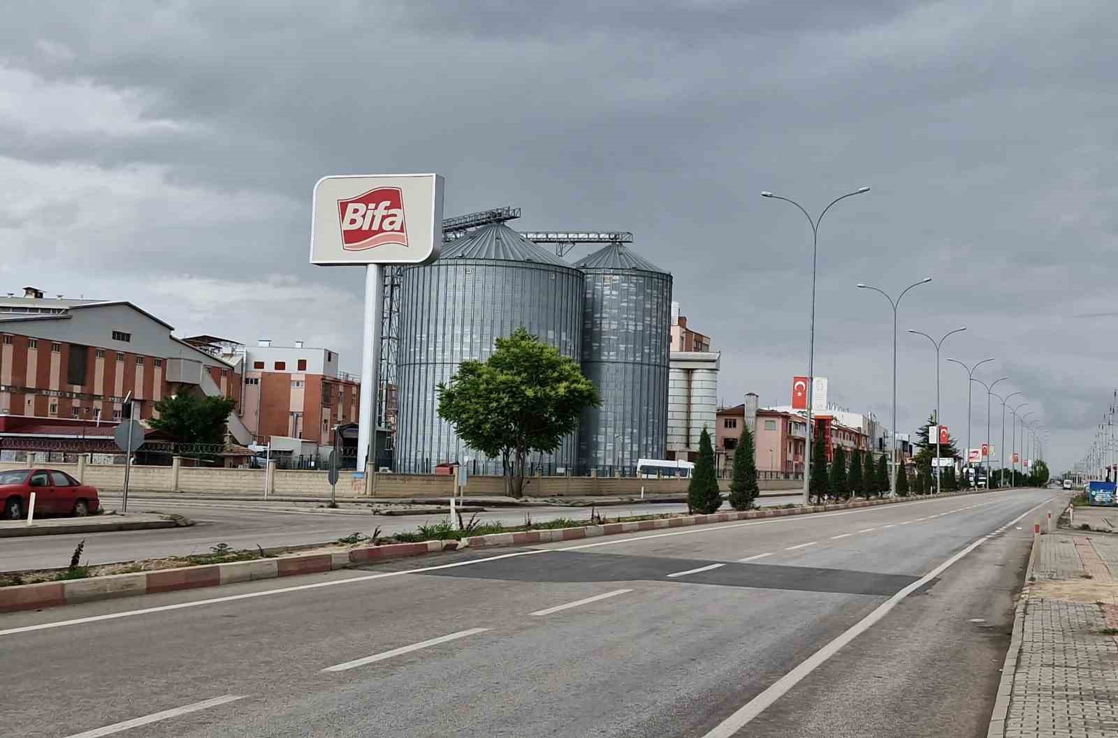 Karaman’da bir işçinin çikolata makinesine kaptırdığı eli parçalandı
