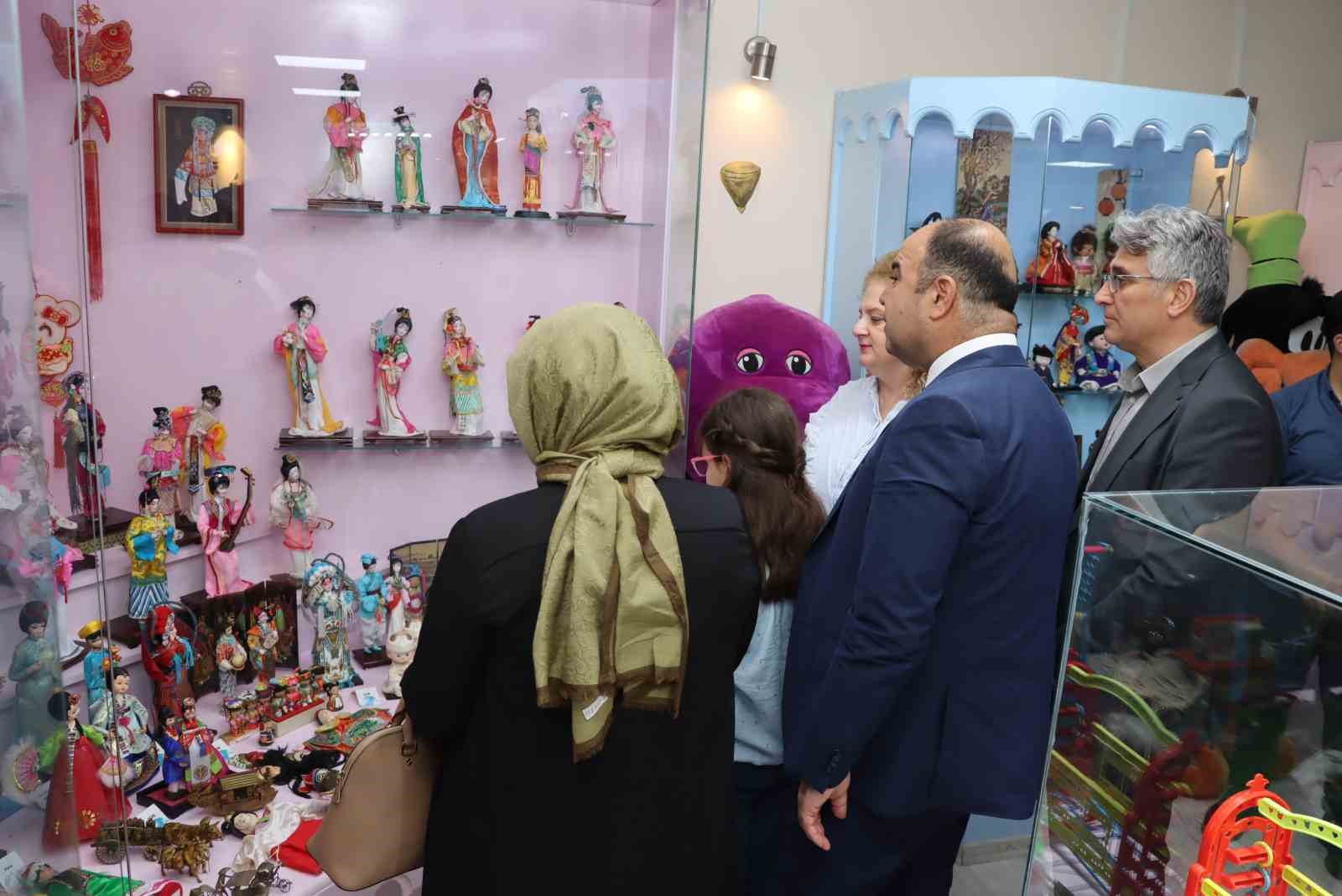 D&uuml;nya bebekleri Şanlıurfa&rsquo;da sergileniyor
