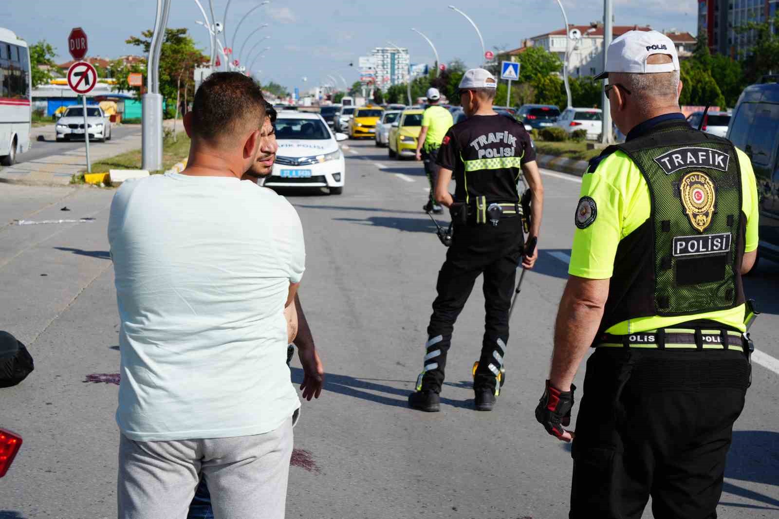 Korkun&ccedil; kaza kamerada: Yaya ge&ccedil;idinde motosikletin &ccedil;arptığı yaşlı kadın hayatını kaybetti
