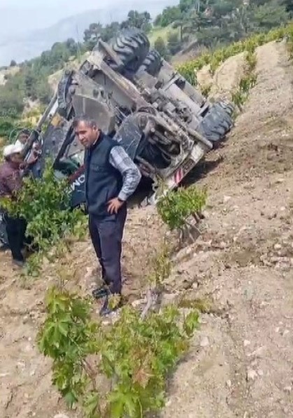 İş makinesi devrildi:1 &ouml;l&uuml;
