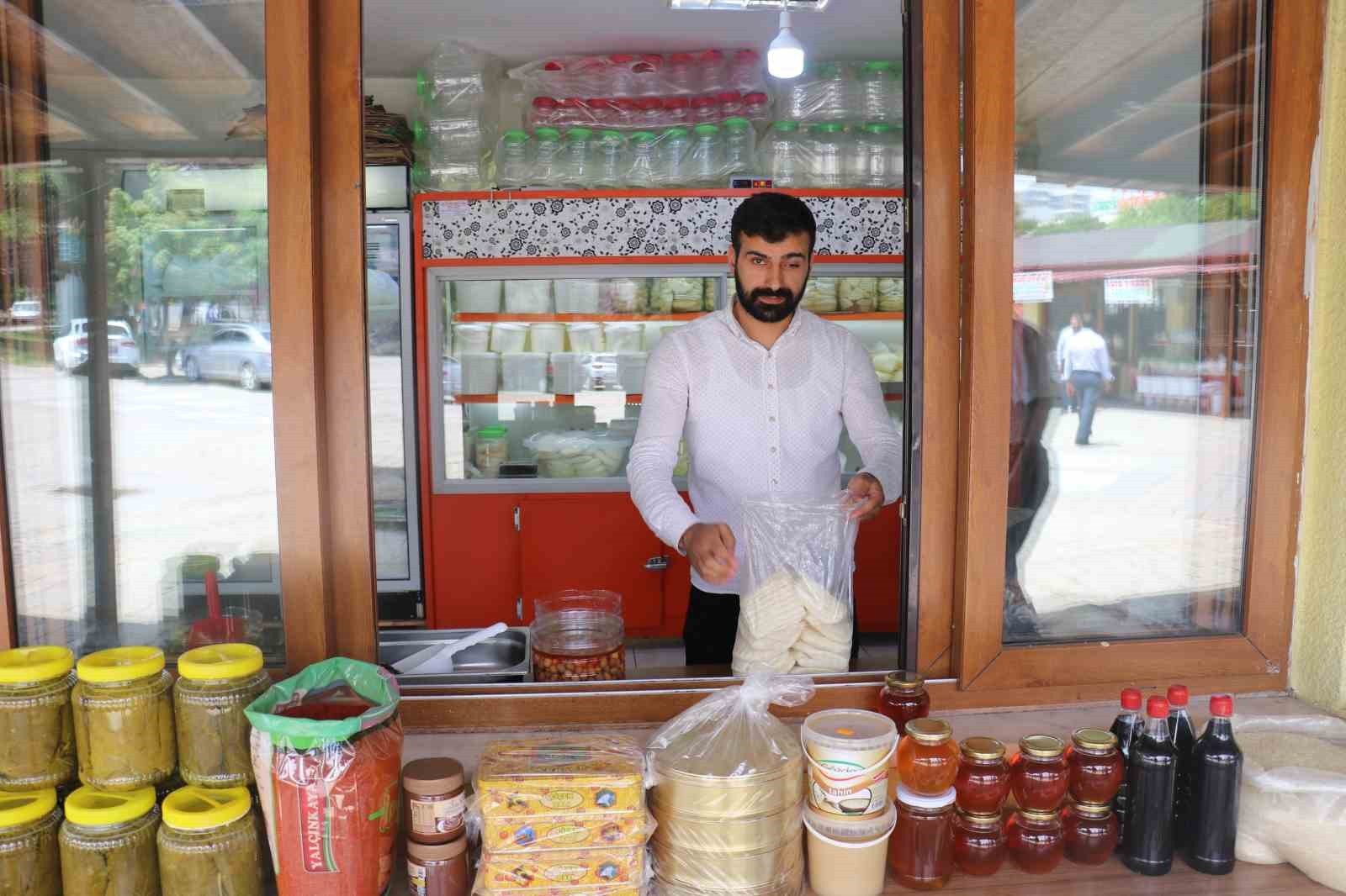 Yerli peynir tezgahlarda yerini aldı 