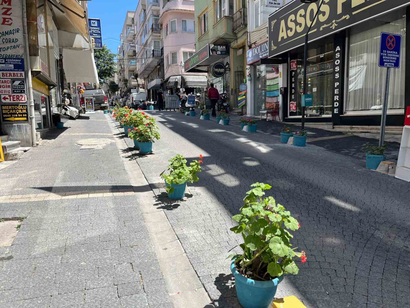 Bandırma’da kadın eli değen sokak çiçek açtı