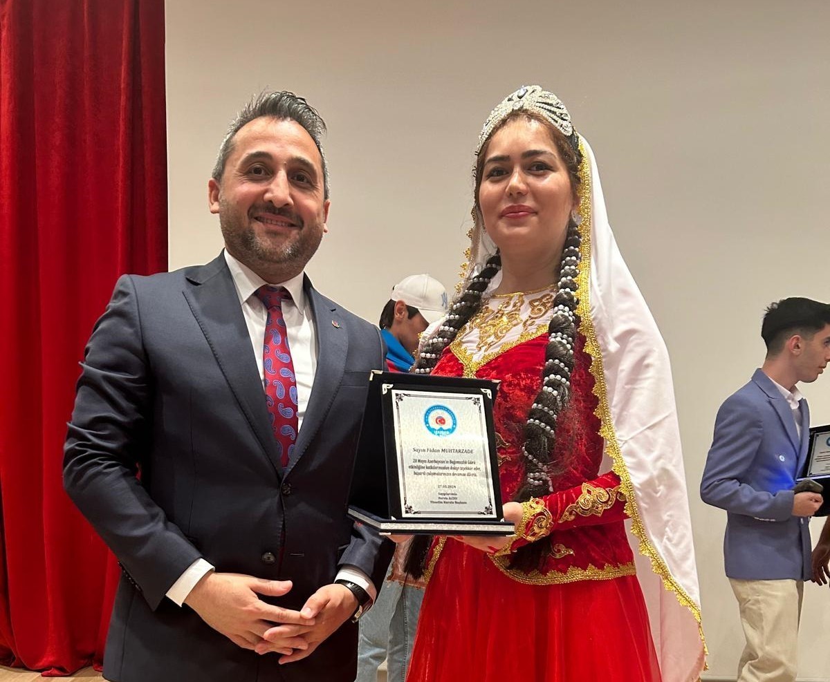 Azerbaycan&rsquo;ın bağımsızlığının 106. yıld&ouml;n&uuml;m&uuml; İzmir&rsquo;de kutlandı
