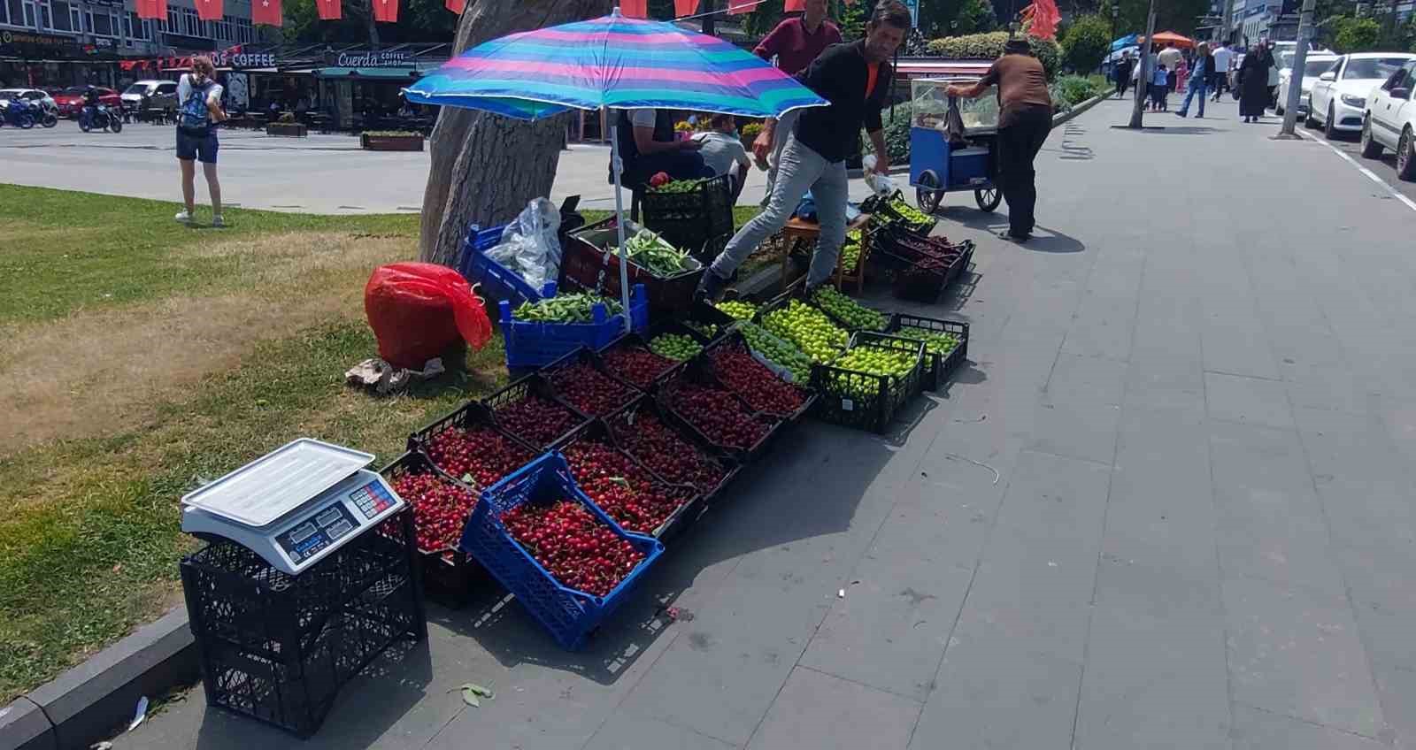 Kirazın başını ilk yağmurlar yaktı
