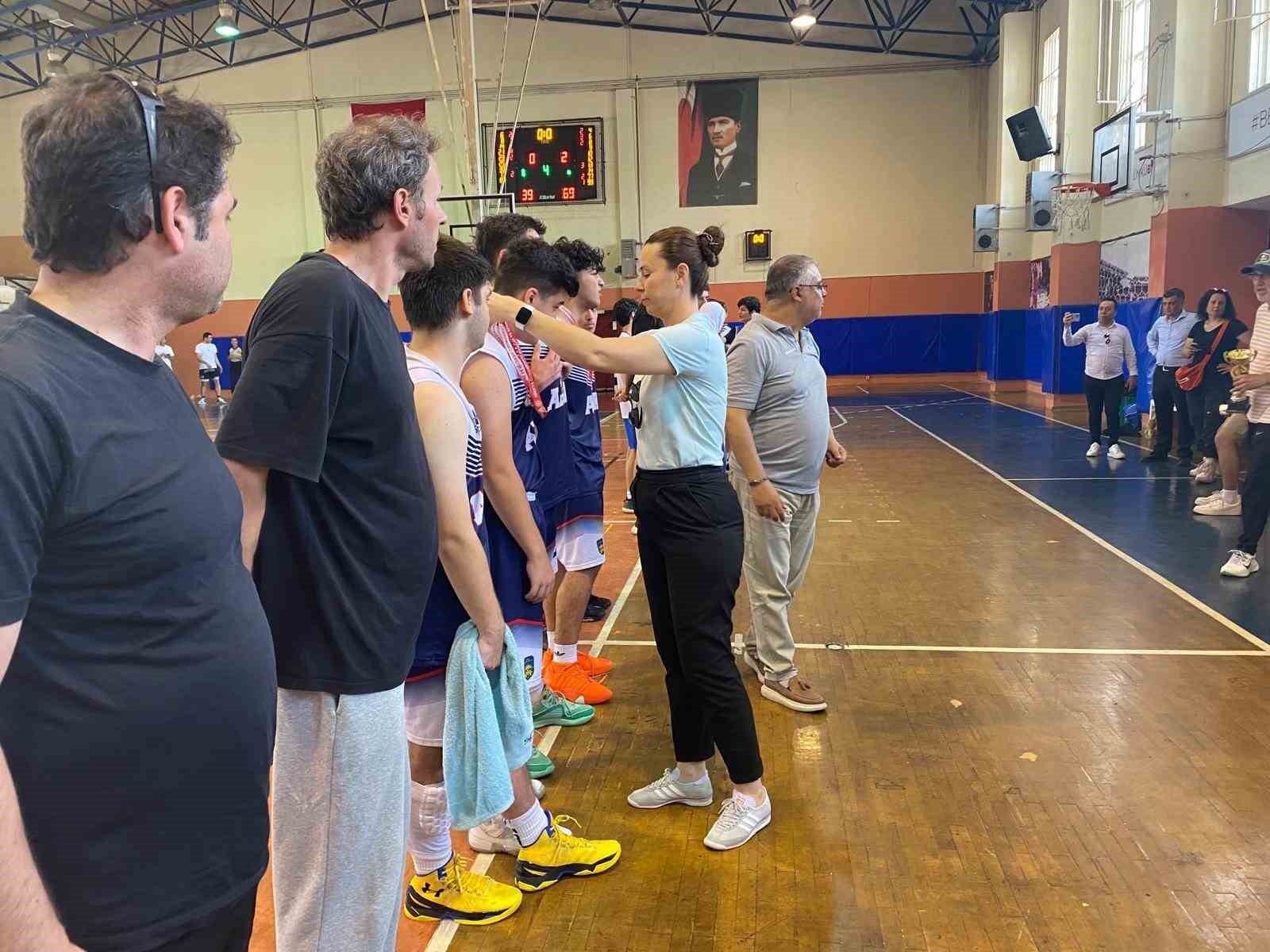 Özel Başak Koleji basketbolda Aydın ikincisi oldu
