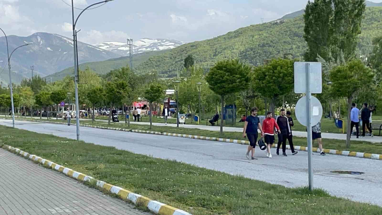 Tatvanlılar g&uuml;neşin tadını &ccedil;ıkardı
