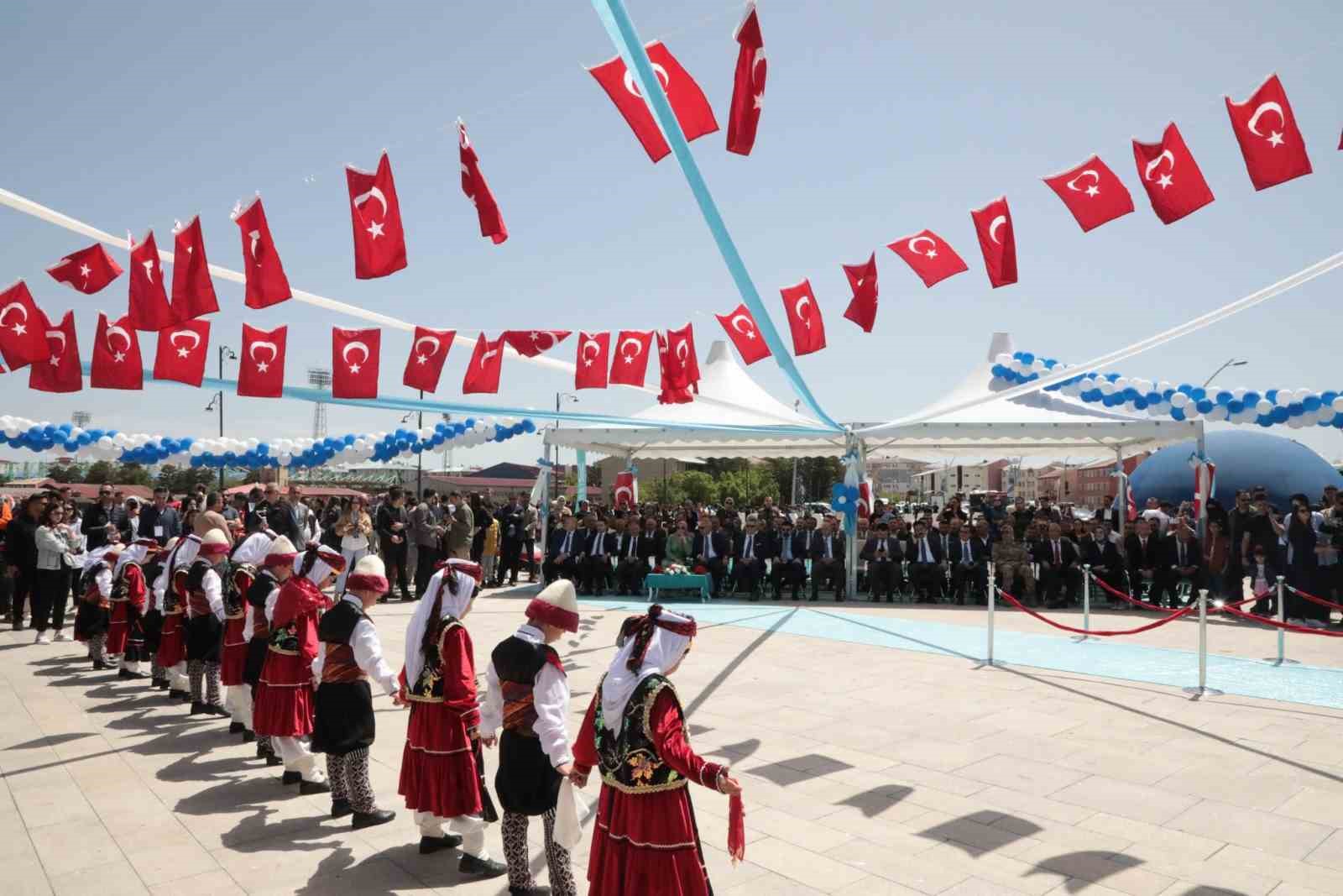 Ağrı’da "Geleneksel Bilim Dolu Günler" bilim şenliği başladı
