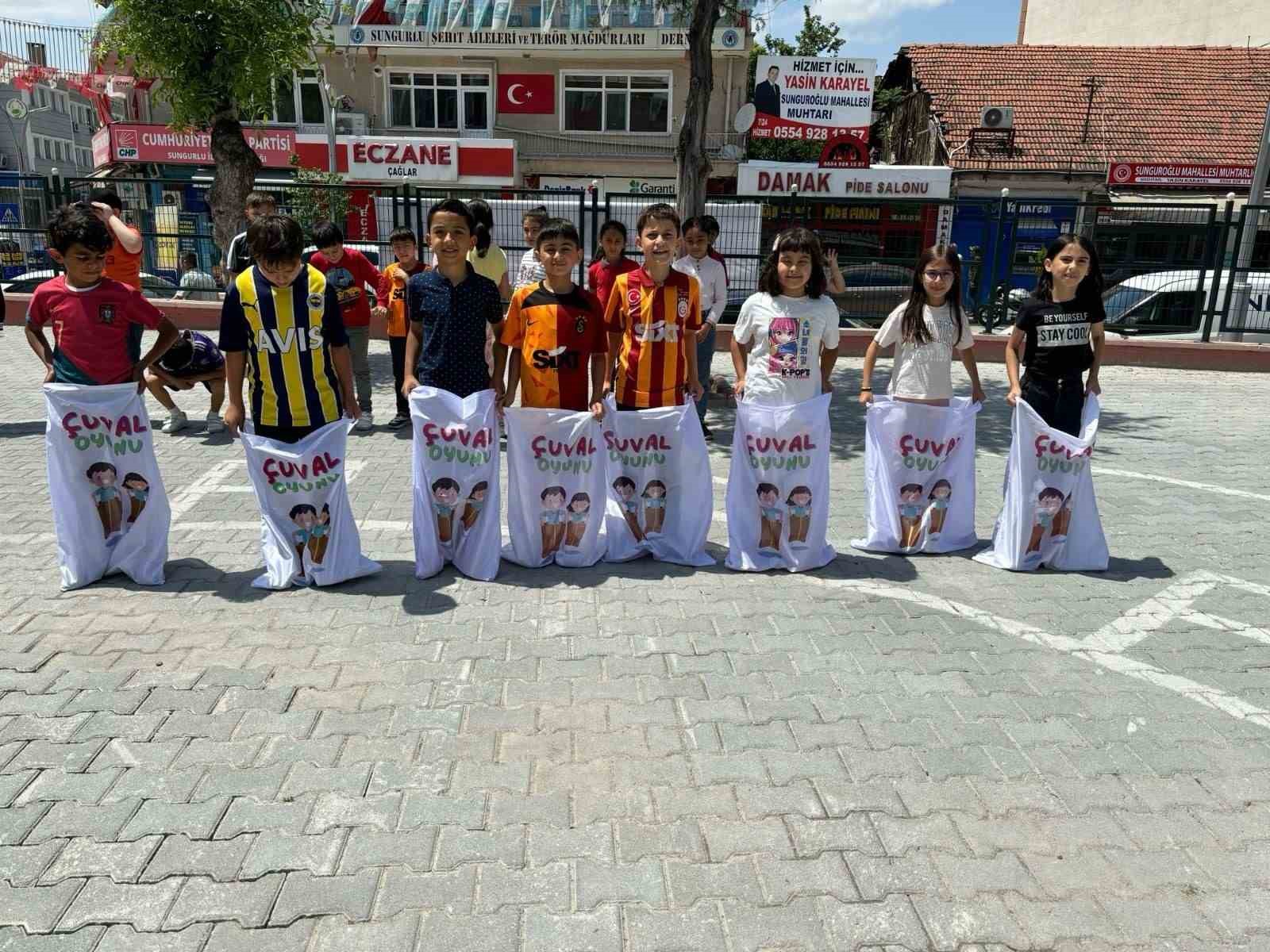 Sungurlu’da geleneksel çocuk oyunları şenliği düzenlendi