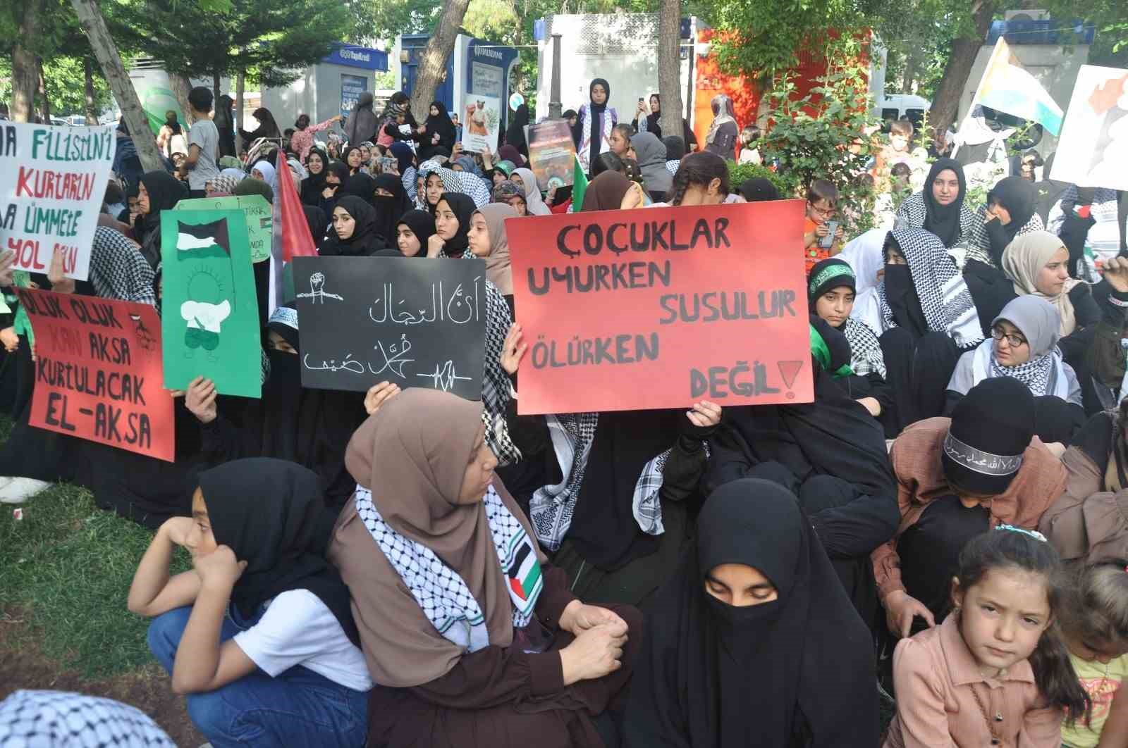 Siverek&rsquo;te sesiz y&uuml;r&uuml;y&uuml;şle İsrail protesto edildi
