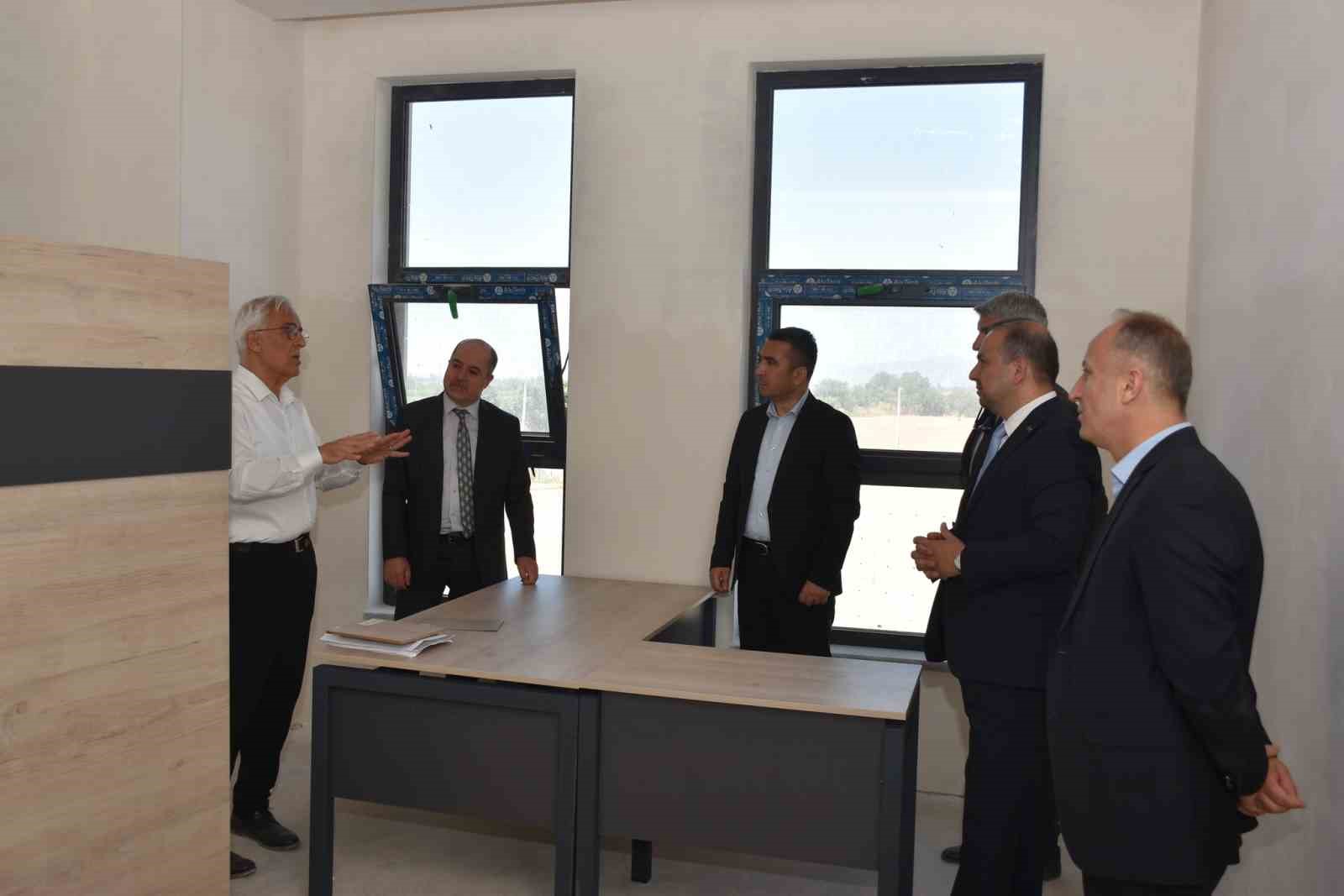 M&uuml;d&uuml;r Şenkul, Şehir Hastanesi&rsquo;nde inceleme yaptı
