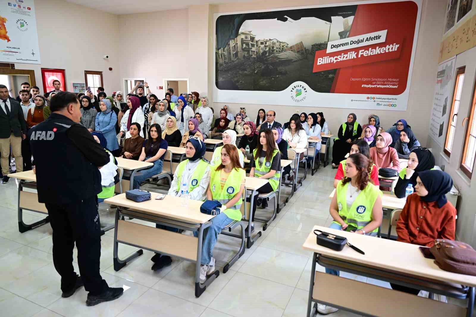 Yeşilyurt&rsquo;ta deprem farkındalık eğitimi

