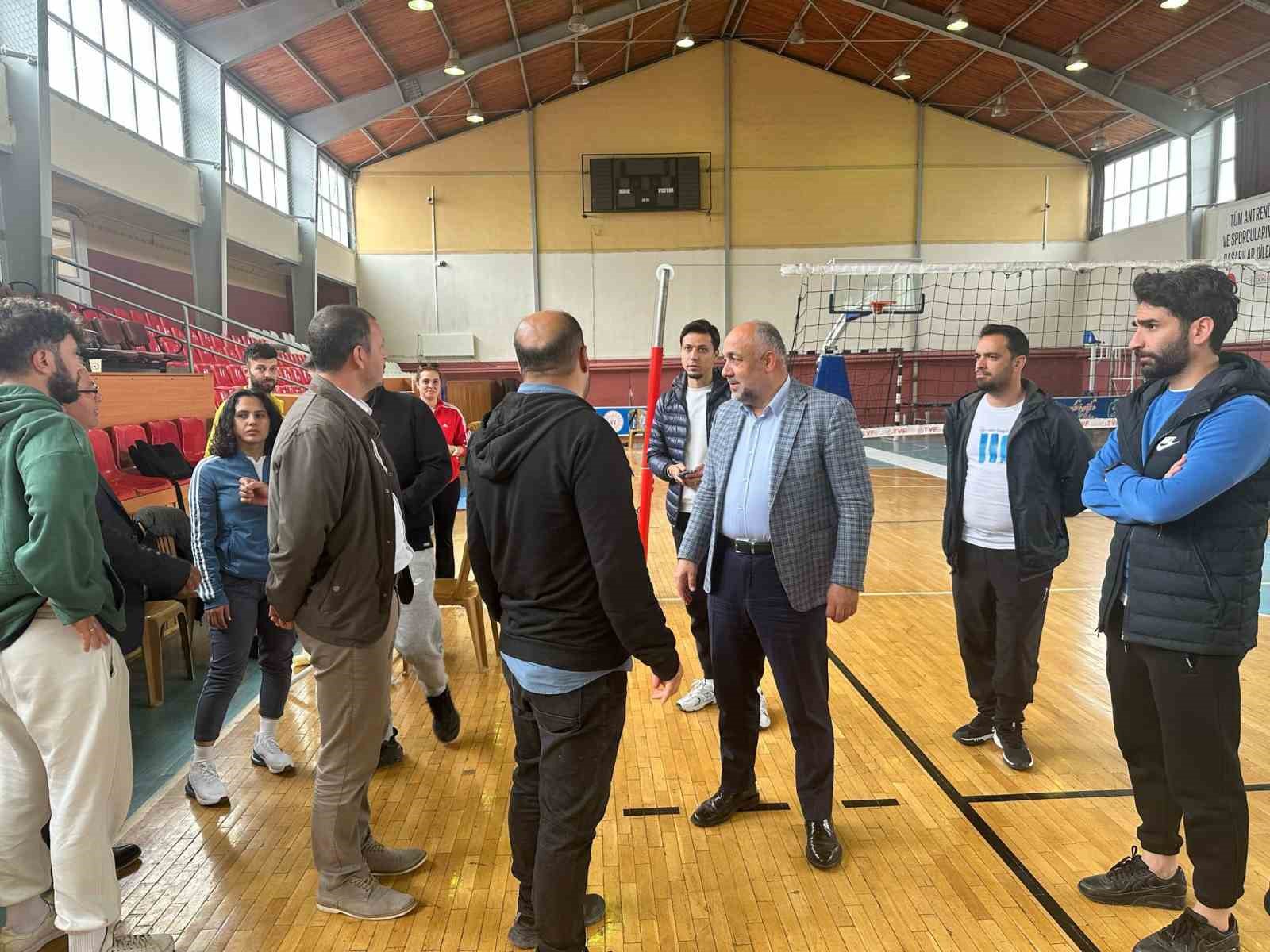 Afyonkarahisar&rsquo;da gen&ccedil; sporcular M&uuml;d&uuml;r Kasapoğlu ile bir araya geldi
