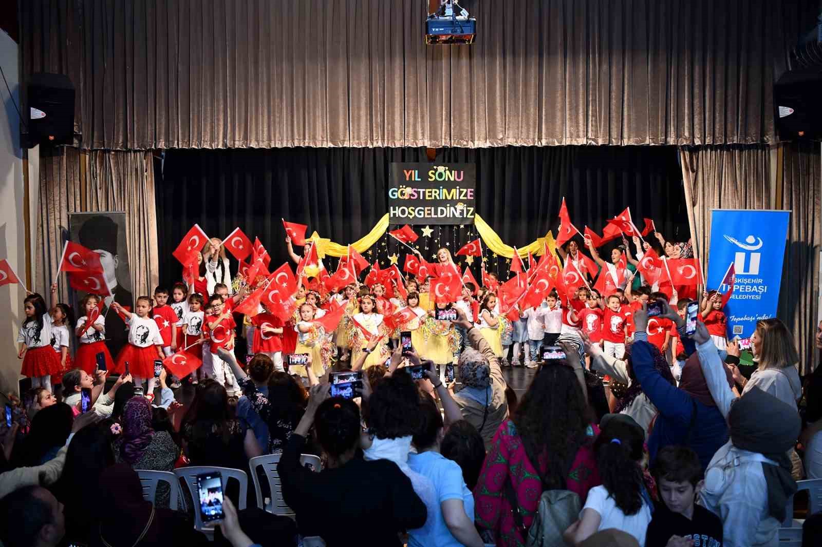 Miniklerden yılsonu gösterisi