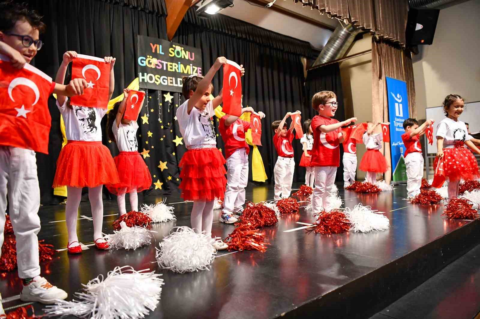 Miniklerden yılsonu g&ouml;sterisi
