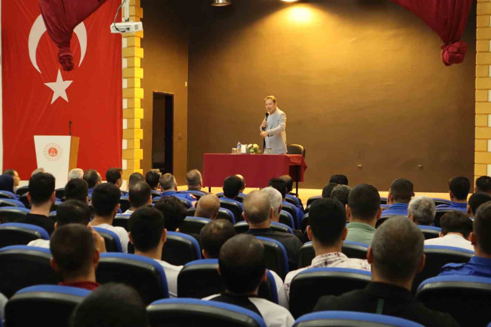 K&uuml;lt&uuml;r Yolu Festivali ile Şanlıurfa&rsquo;da mahkumların y&uuml;z&uuml; g&uuml;ld&uuml;
