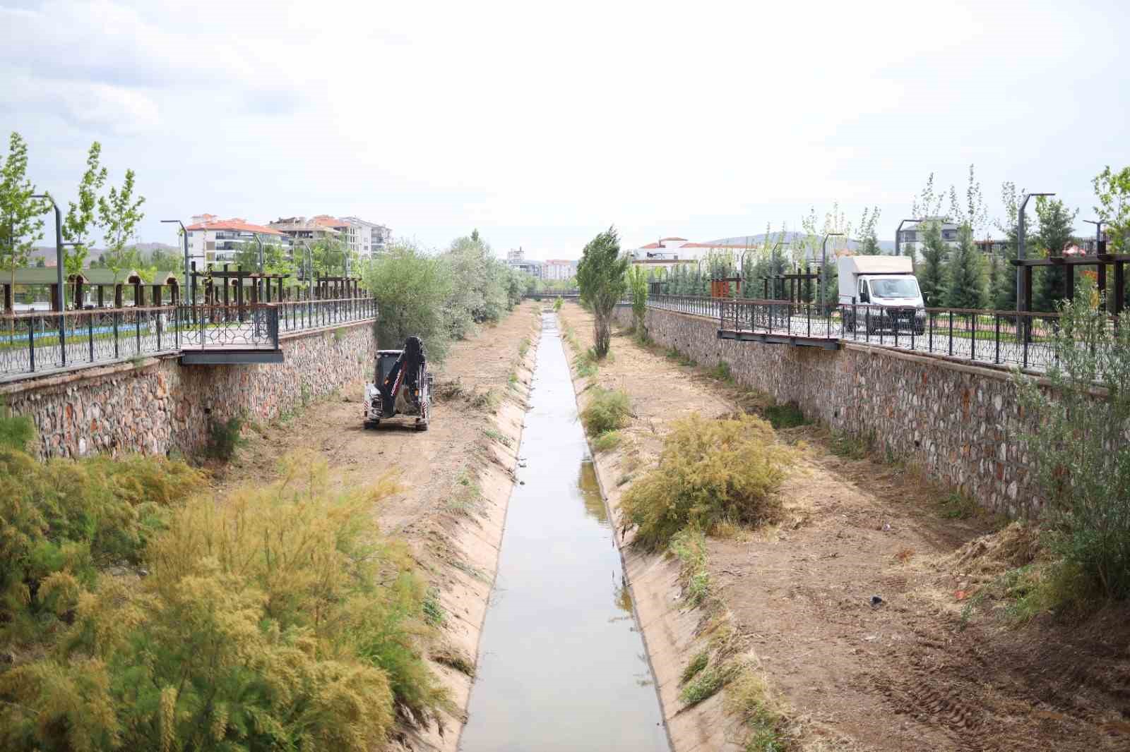 Aksaray&rsquo;ın Uluırmak&rsquo;ı temizleniyor
