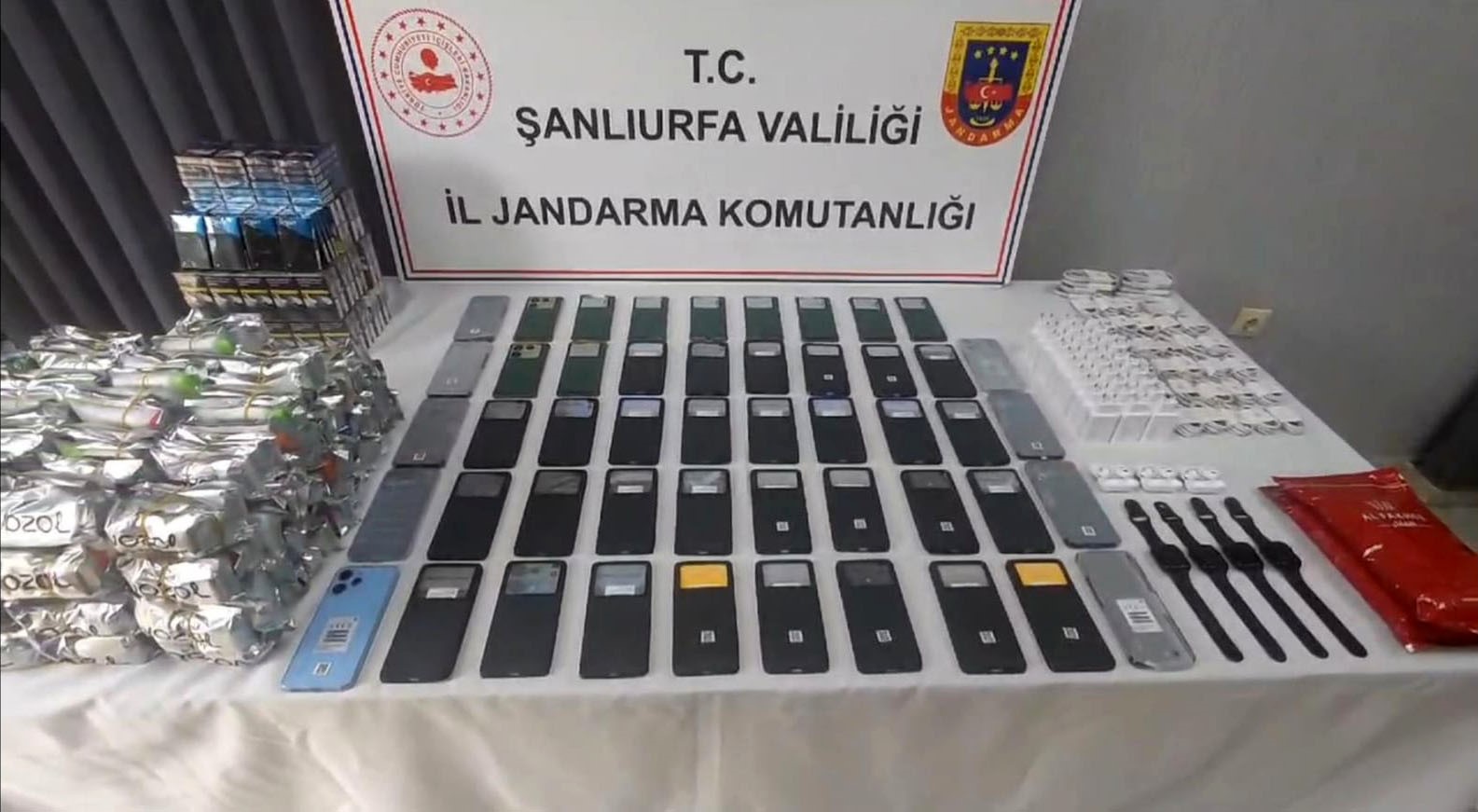 Şanlıurfa&rsquo;da ka&ccedil;ak telefon operasyonu

