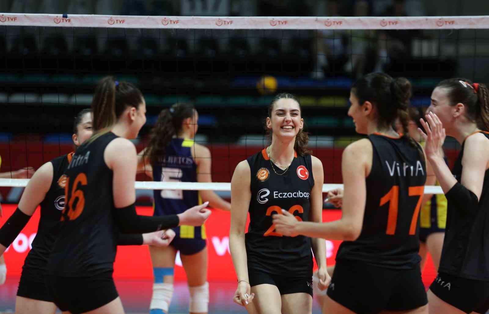 Eczacıbaşı Genç Kız Takımı Türkiye şampiyonu oldu