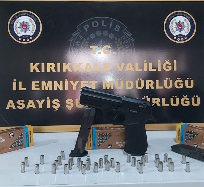 Kırıkkale polisinden sosyal medyada silahla paylaşım yapan şahıslara adli işlem İhlas Haber Ajansı