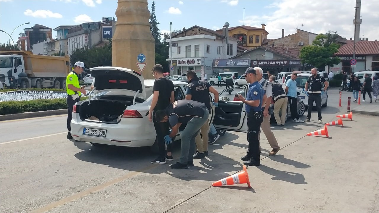 &Ccedil;orum&rsquo;da polis ekiplerinden şok uygulama
