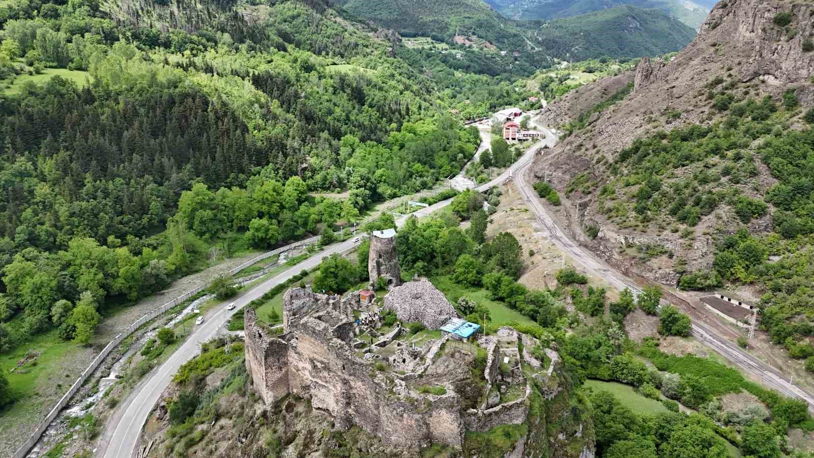 Şavşat'ın tarihi ve doğal güzelliklerini tanıtmak için bahar gezisi düzenlendi İhlas Haber Ajansı