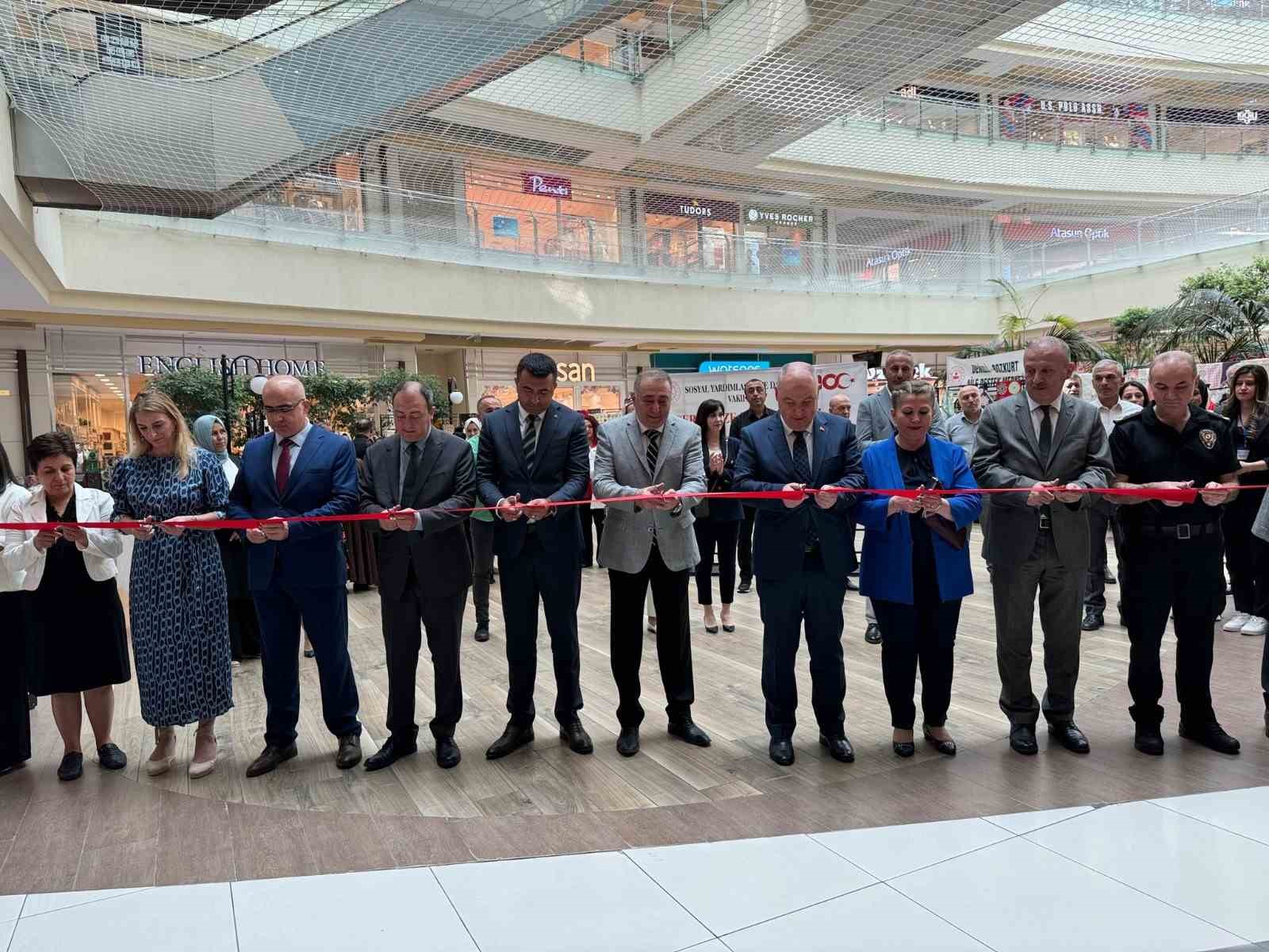 Kursiyerlerin el emeği eserleri g&ouml;r&uuml;c&uuml;ye &ccedil;ıktı

